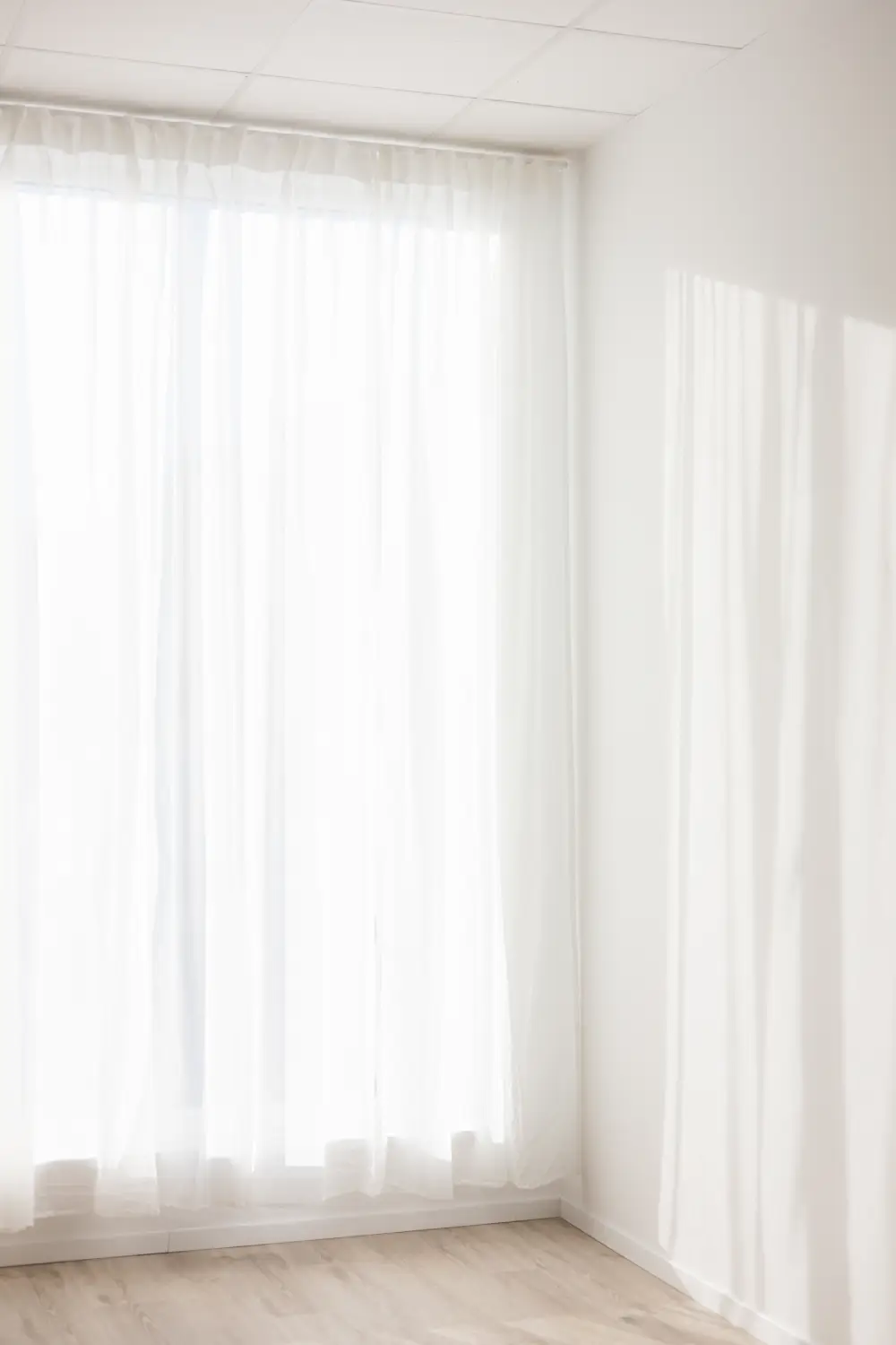 Das Fotoatelier mit großer Fensterfront für Tageslicht im Studio in Pressath Oberpfalz Bayern für Fotografen Events Dauerbucher zum Buchen